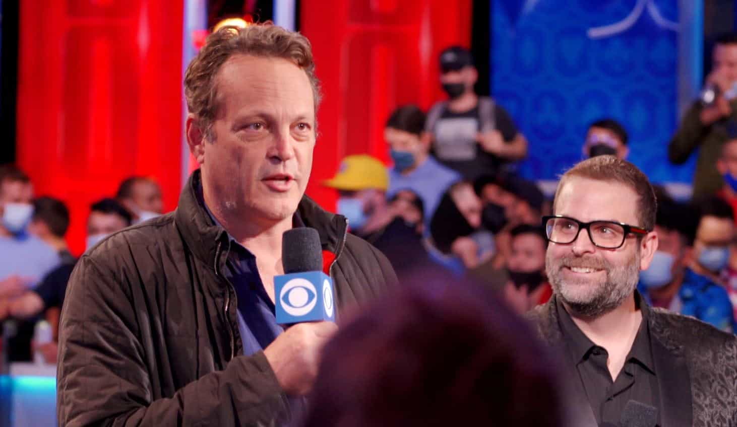 Vince Vaughn announces “shuffle up and deal” at the 2021 World Series of Poker final table.